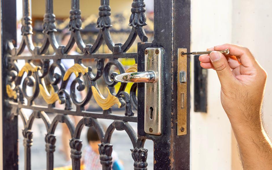 comment changer serrure porte Paris 13